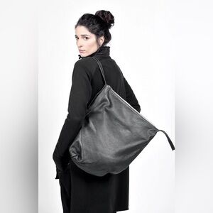 Aakasha Black Leather Side Handle Large Shopper $405. Pebbled Excellent